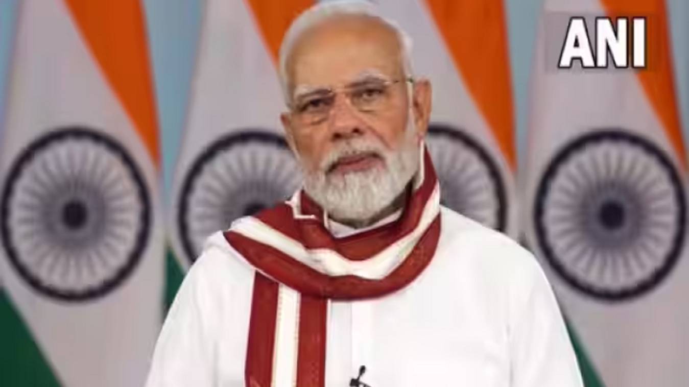 पीएम मोदी ने दिया दारोगा भर्ती के अभ्यर्थियों को मंत्र, कहा - डंडे से पहले दिल का करें इस्तेमाल