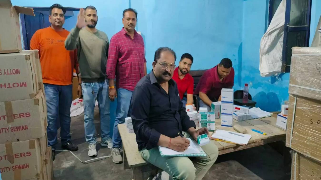 नशीले एवं नकली दवाओं का ट्रांजिट हब बन चुका है वाराणसी 