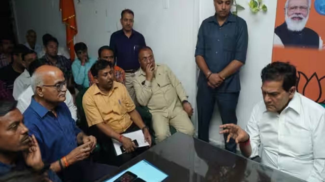 सख्ती पर उतरा शासन, बिजली हड़तालियों पर मुकदमा दर्ज 