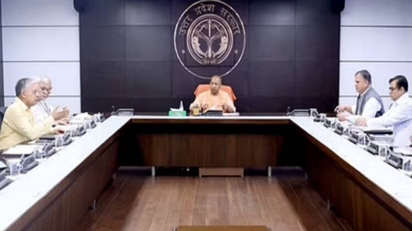 UP में निराश्रित नहीं होगा एक भी गोवंश, सबके आश्रय का होगा प्रबंध, CM योगी ने अधिकारियों को दिए निर्देश