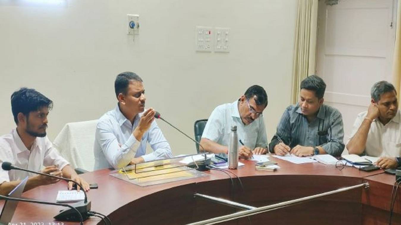 varanasi : राजनीतिक दलों ने लिया EVM का जायजा, महापौर और पार्षद का EVM से होगा चुनाव