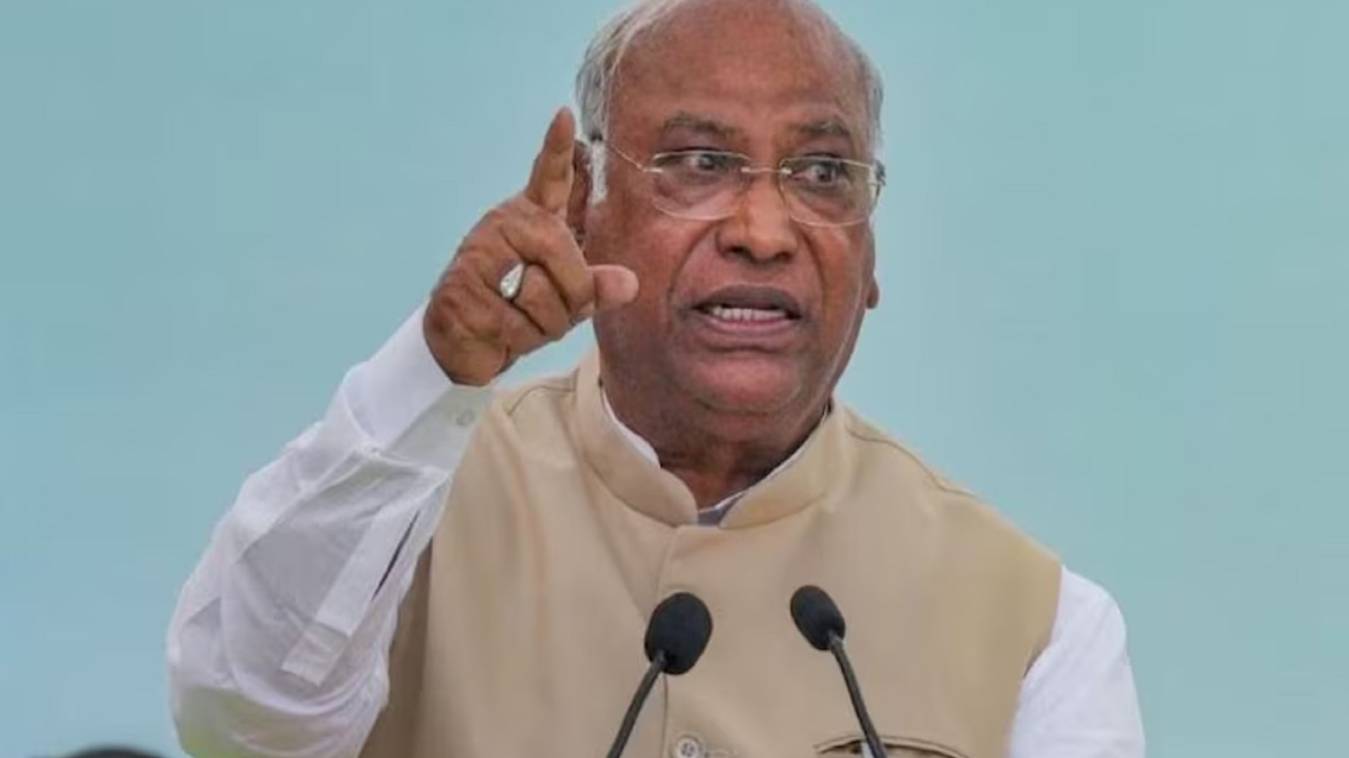 खड़गे का PM मोदी पर विवादित बयान, जाने क्या कहा !