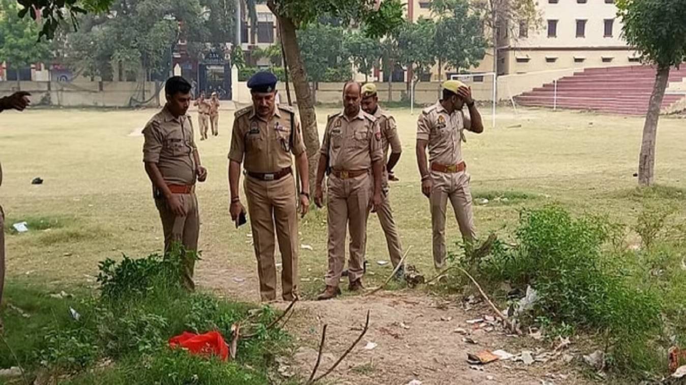 वाराणसी में डीएवी कॉलेज परिसर में बदमाशों ने क्रिकेट कोच को मारी गोली, हालत गंभीर