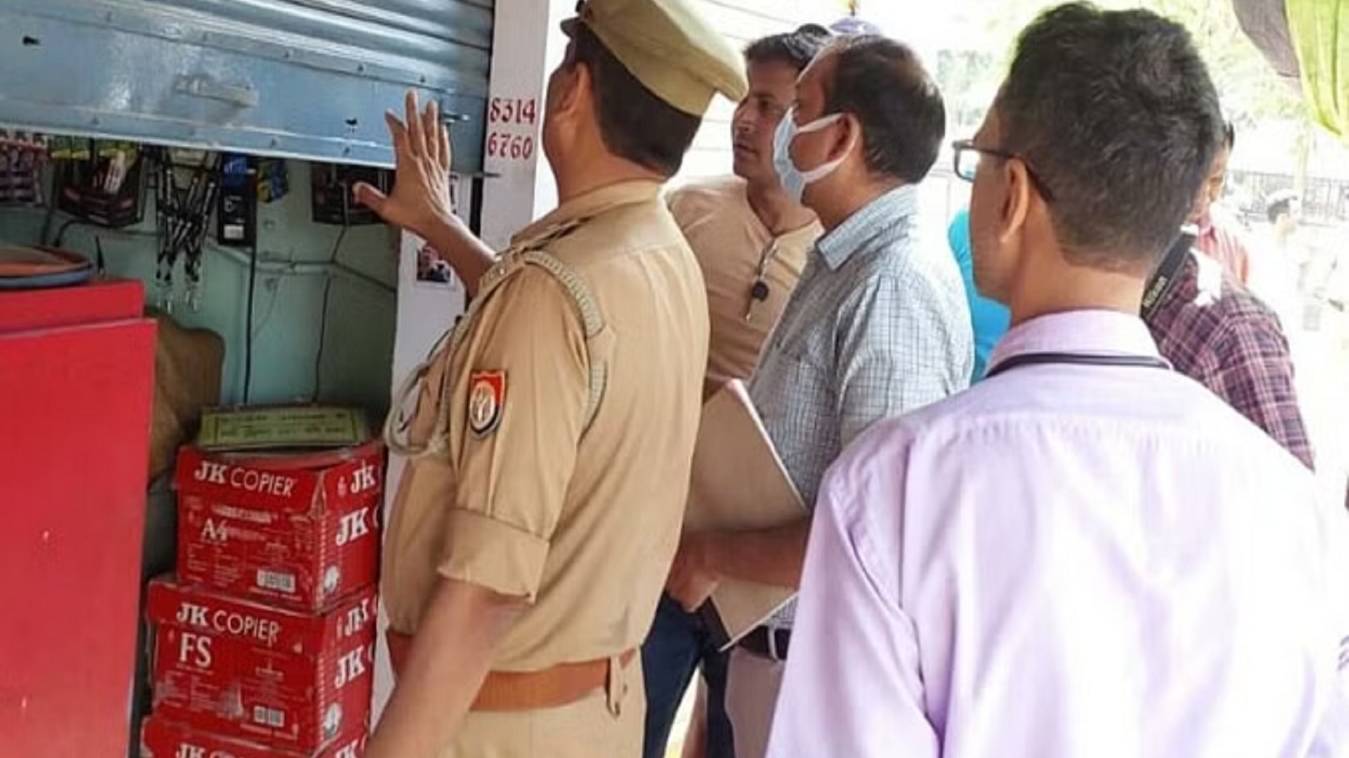 कचहरी बनारस बार परिसर स्थित दुकान में चोरी