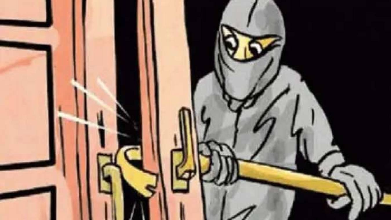 हरहुआ बाजार में दिनदहाड़े बाइक सवार चोर उठा ले गये लोहे का रैम्‍प