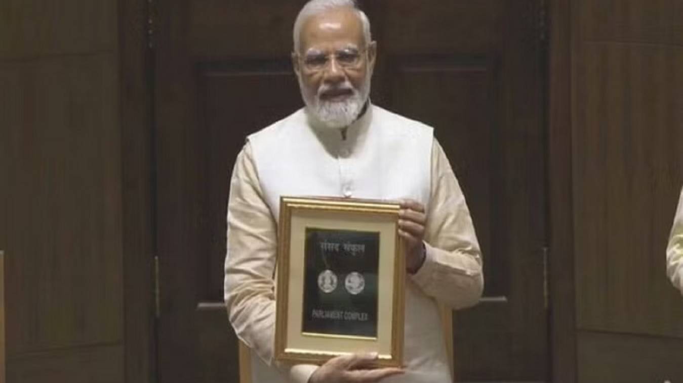 पीएम मोदी ने जारी किया 75 रुपये का सिक्का