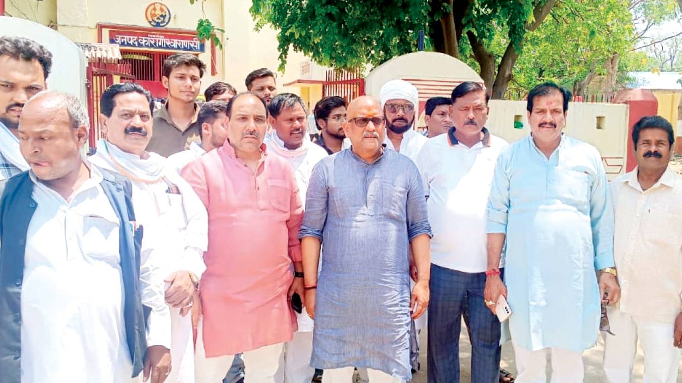 किसानों की जमीन बिना मुआवजा छीन उनके परिवार का मंगलसूत्र उजाड़ रहे पीएम मोदी