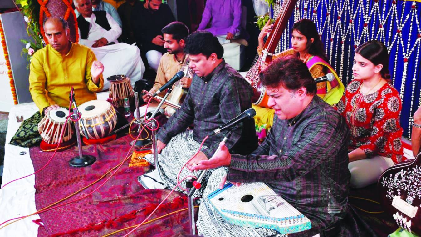 अंजनि पुत्र के चरणों में कलाकारों ने अर्पित की स्वरांजलि