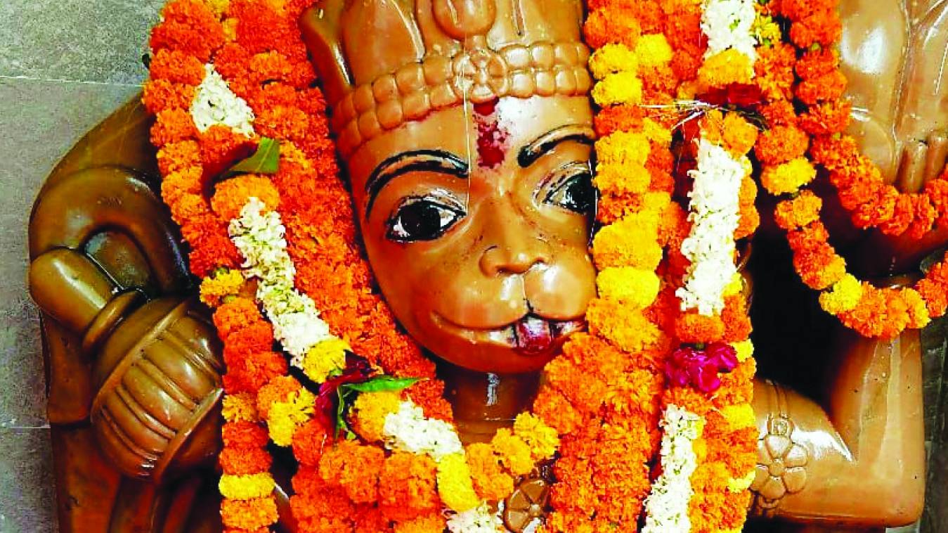 तीन साल बाद नवनिर्मित स्थान पर विराजे मूंगे वाले हनुमान