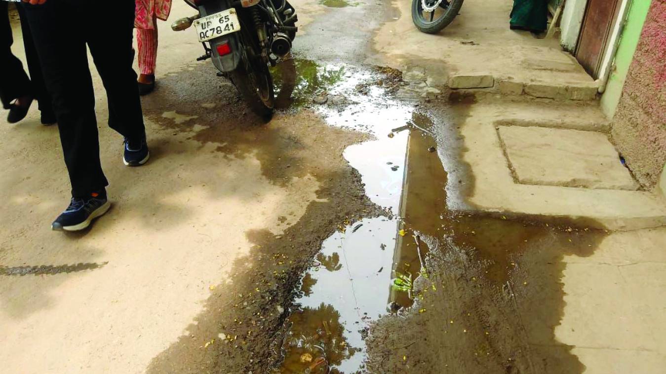 सीवर के मलजल से लिथड़ा बनारस