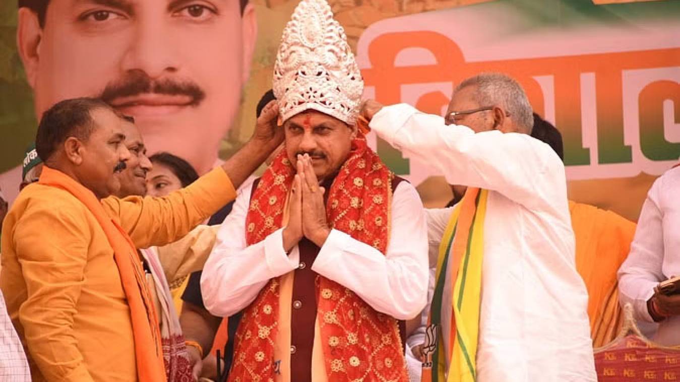 एमपी के सीएम का अखिलेश यादव पर तंज, कहा- हत्यारों की कब्र पर चढ़ाते हैं फूल