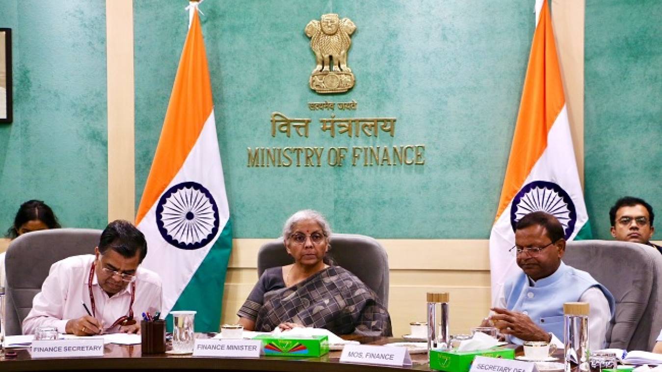 वित्त मंत्री सीतारमण ने स्वास्थ और शिक्षा क्षेत्र के साथ की बजट पूर्व चर्चा