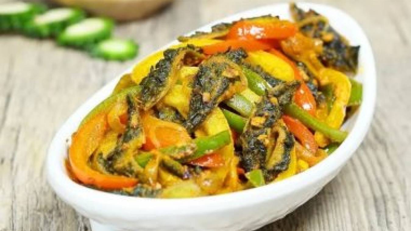 Monsoon Special: डिनर में बनाए सभी को पसंद आने वाली बेसनी करेला और शिमला मिर्च, पढ़ें इसकी विधि