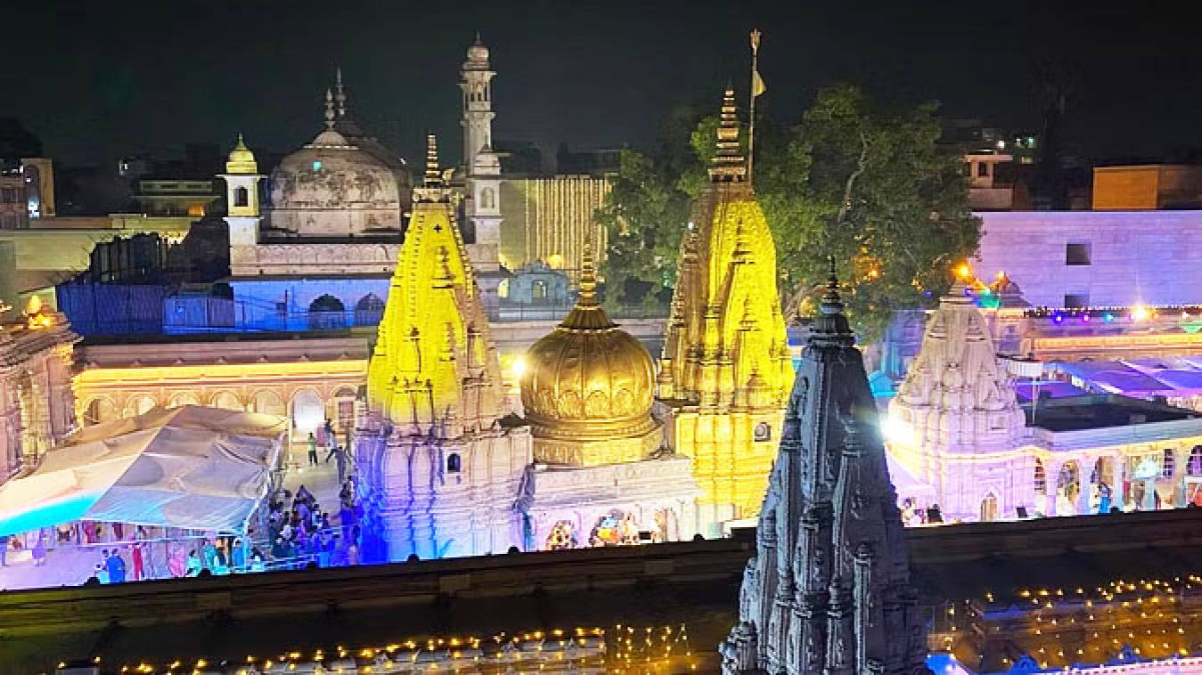 काशी में कावड़ियों के लिए सजने लगे मंदिर और शिवालय, श्रद्धालुओं के लिए होंगे विशेष इंतजाम