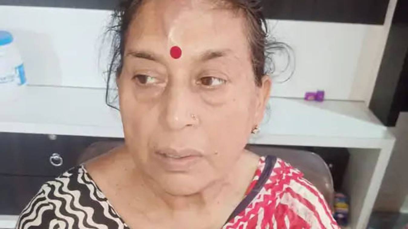 मंदिर के बाहर महिला से 5 लाख के गहने छीने: बाइक सवार बदमाशों ने बनाया शिकार