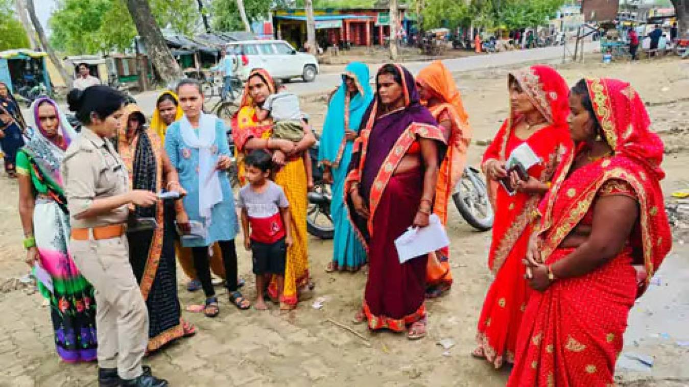 महिलाओं को दी गई गुडटच-बैडटच की जानकारी, पुलिस ने चलाया जागरूकता अभियान