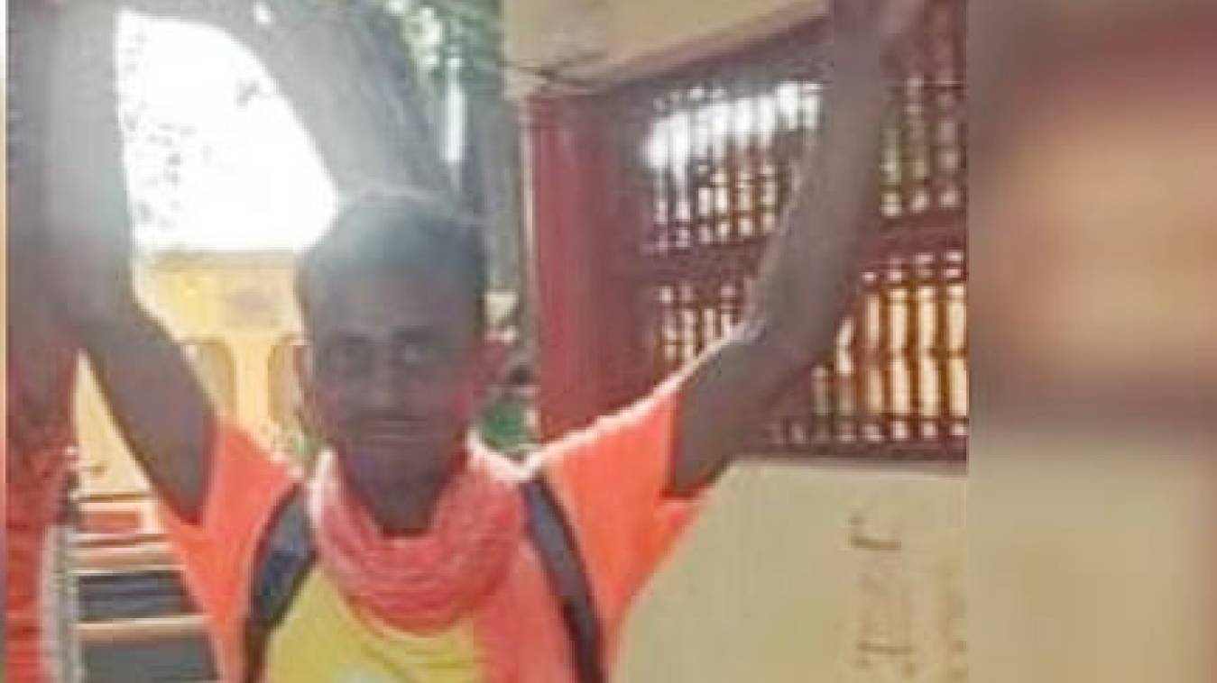 63 किमी नंगे पांव चलकर बाबा विश्वनाथ को चढ़ाया जल