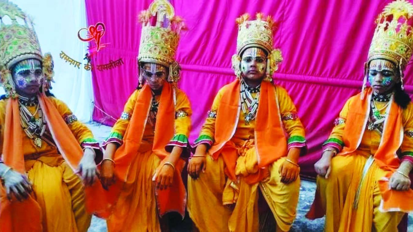 जन्मे है राम रघुरैया, अवधपुर में बाजे बधैया