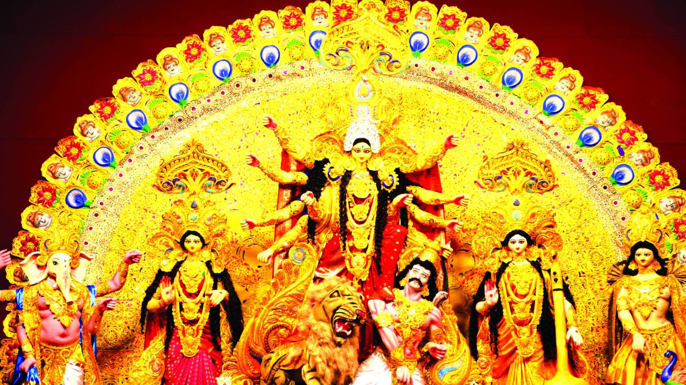 मां के आंगन में बही भक्ति की बयार