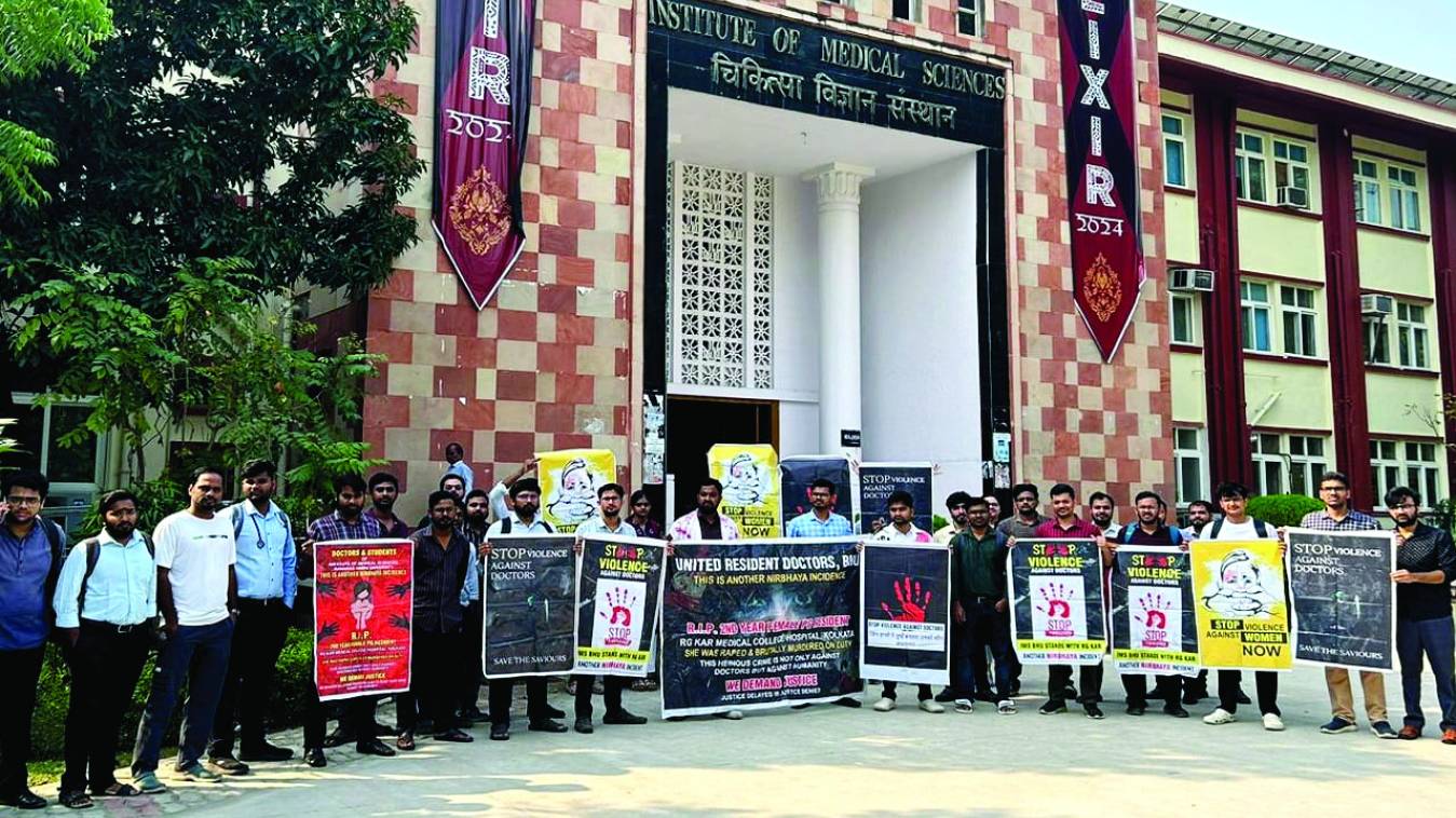 रेजिडेंट डॉक्टर्स की हड़ताल से चरमराई स्वास्थ्य सेवाएं