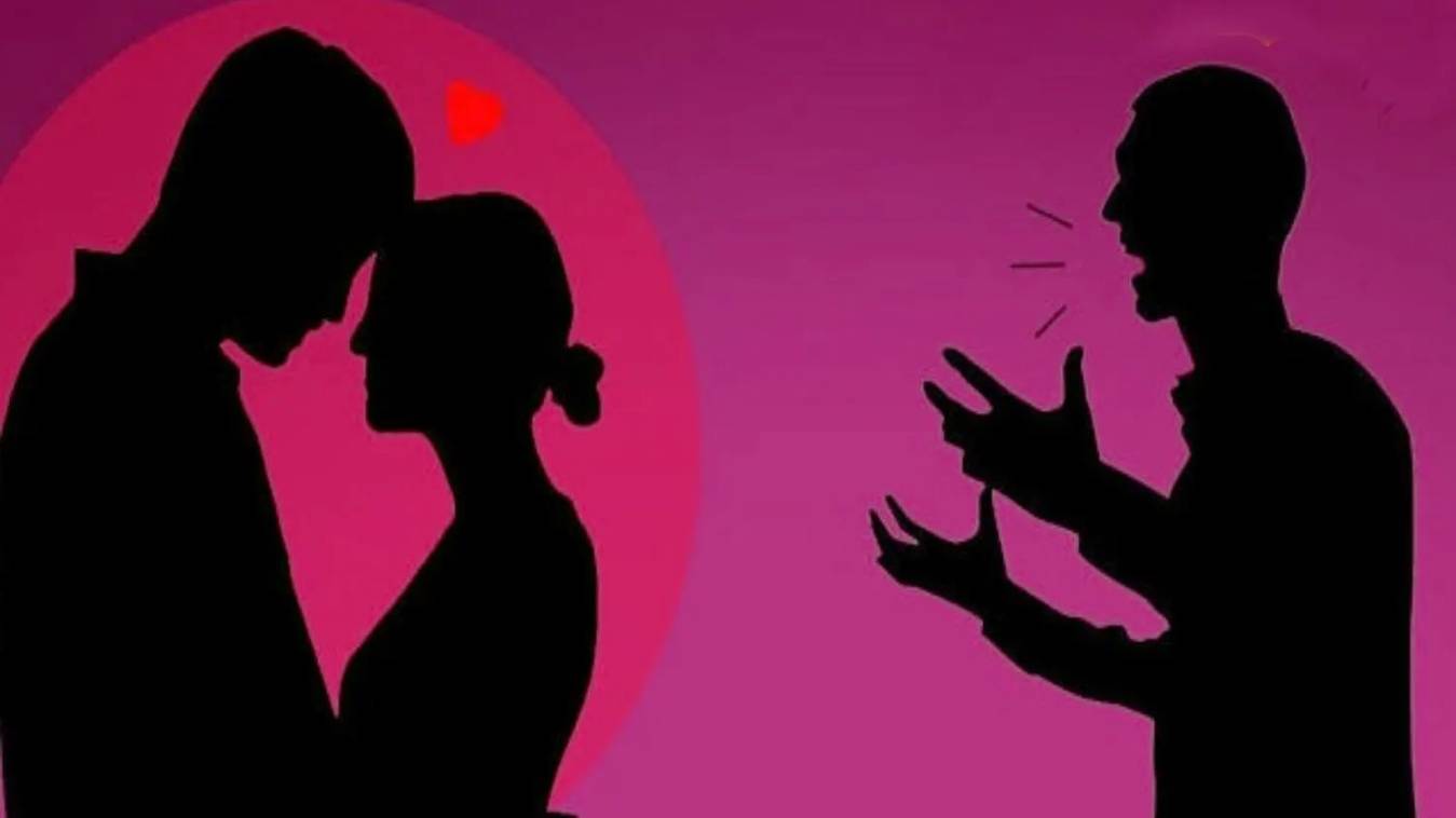 करवा चौथ:  पति और प्रेमी पहुंच गए हवालात,'स्त्री' दोनों को छुड़ाने पर अड़ी; दोनों नहीं देख सके 'चांद'