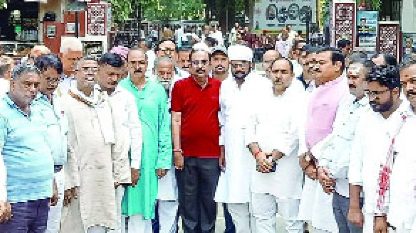 स्टेडियम का नाम बदलने पर कांग्रेस ने खोला मोर्चा 