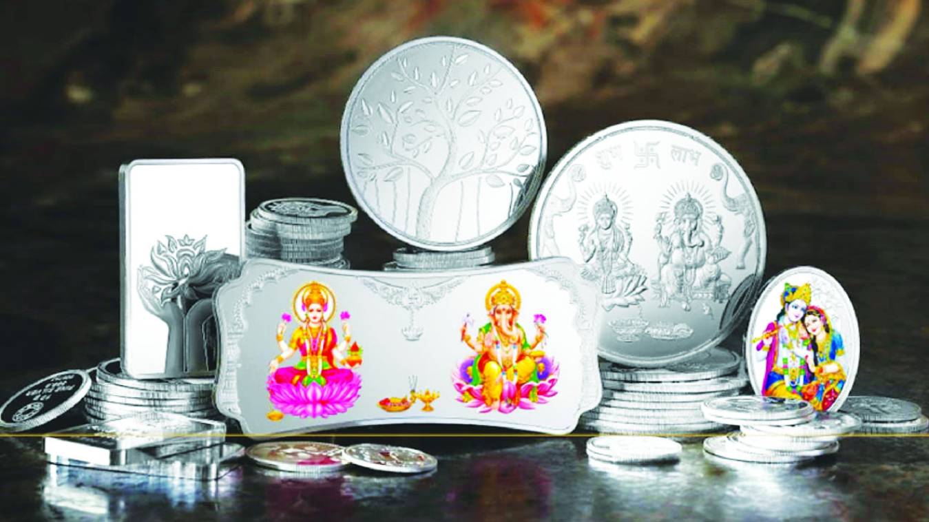 सोने-चांदी के सिक्कों की चमक से दमक उठा बाजार 