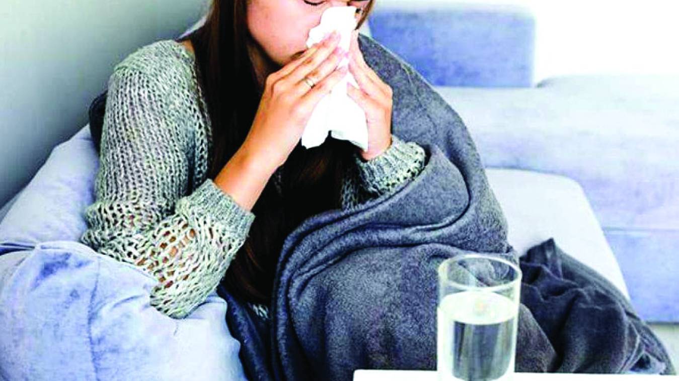 बदलता मौसम लोगों को कर रहा बीमार 