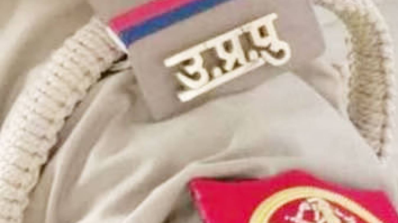 फंदे पर लटकी मिली दरोगा की लाश