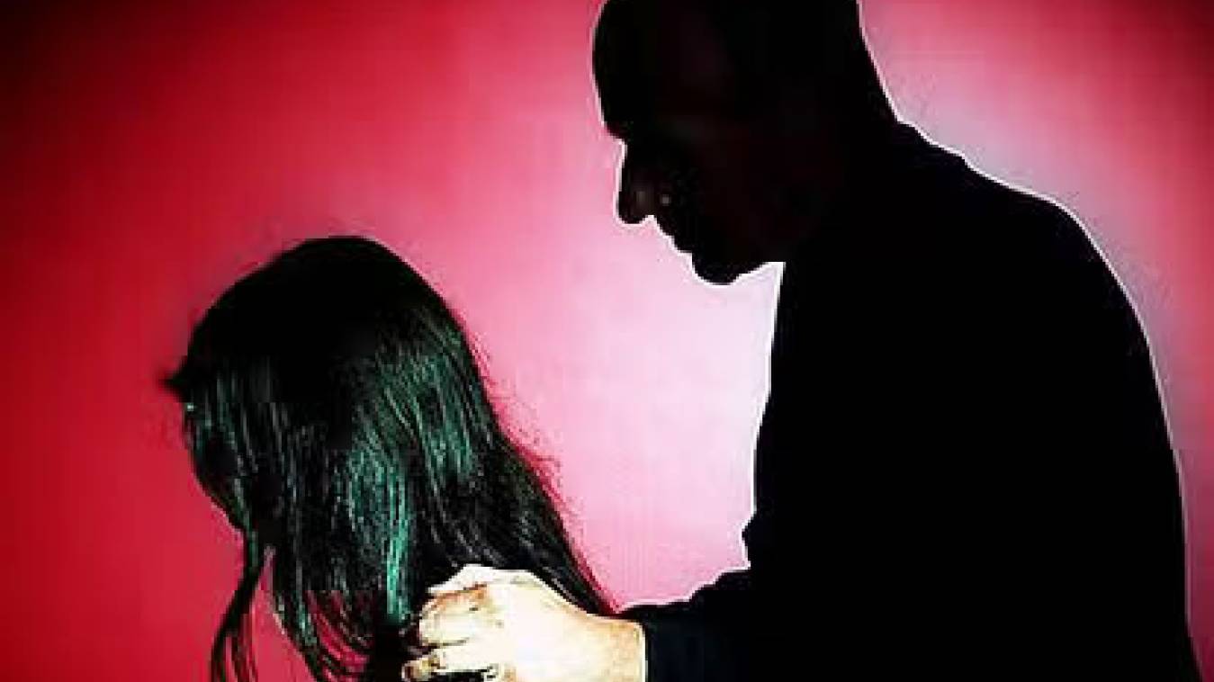 महिला सिंगर हुई यौन शोषण का शिकार, जिसके प्यार में अंधी...उसने ही की दरिंदगी