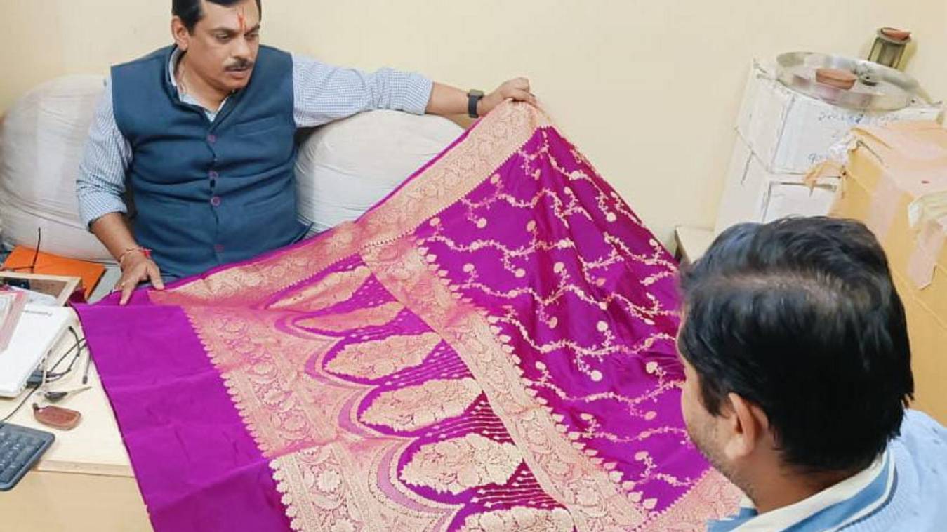 हिन्दू अत्याचार के विरोध में वाराणसी के साड़ी व्यापारी ने बांग्लादेश से तोड़ा व्यापारिक सम्बंध 