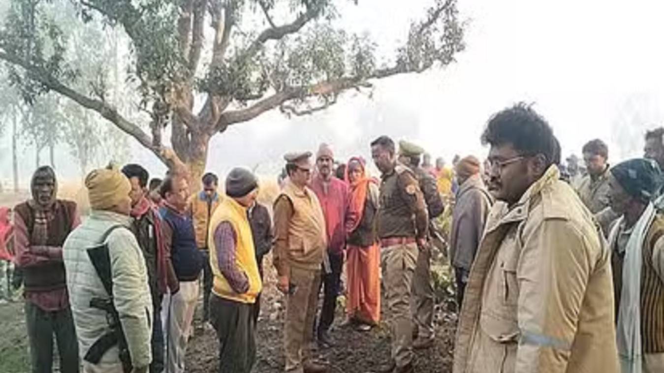  पेड़ से लटका मिला युवक का शव, परिजनों ने लगाए हत्या कर शव लटकाने का आरोप