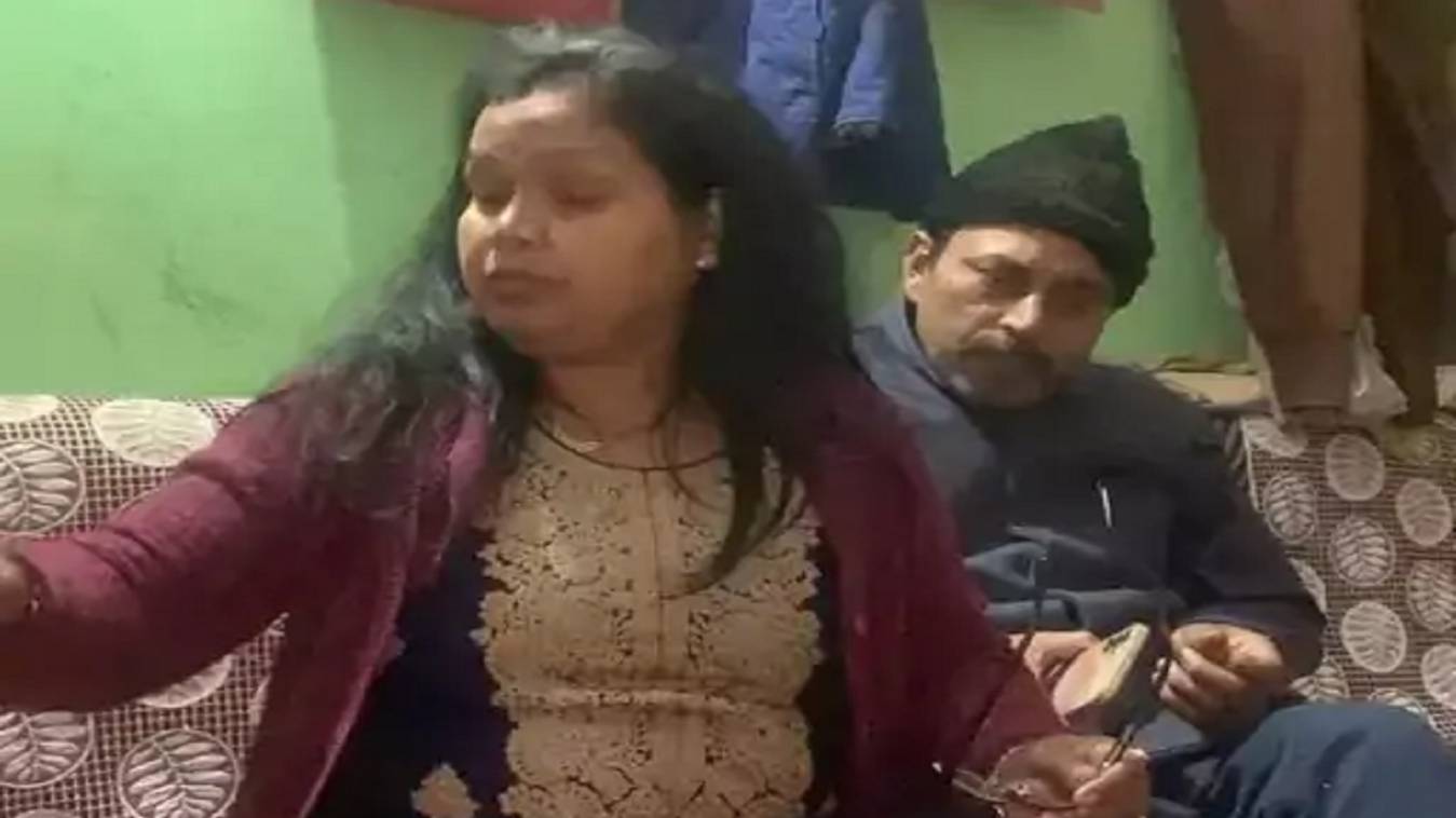 जम्मूतवी-एक्सप्रेस में महिला से लाखों के जेवरात छीनकर फरार हुए बदमाश, छानबीन में जुटी जीआरपी और एसओजी 