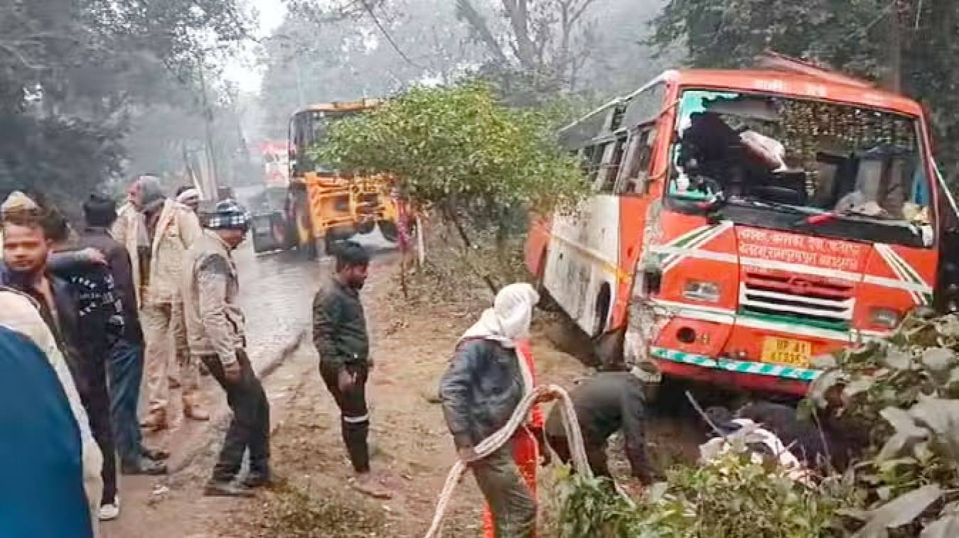  यात्रियों को लेकर जा रही तेज रफ्तार रोडवेज बस पलटी, पांच सवारी घायल