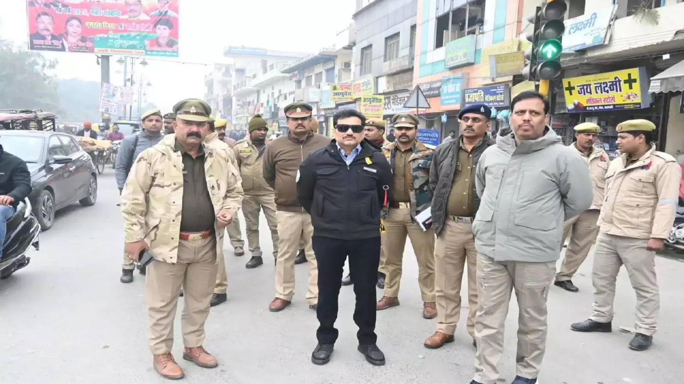 महाकुंभ की तैयारी को लेकर एक्शन में वाराणसी के पुलिस आयुक्त, किया शहर का चक्रमण