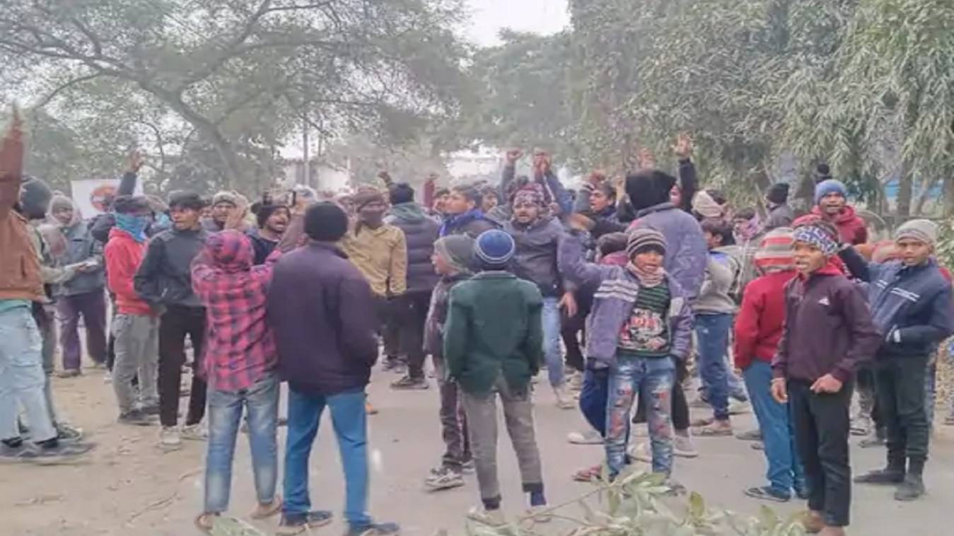 वाराणसी में अंबेडकर की प्रतिमा क्षतिग्रस्त, ग्रामीणों ने जताई नाराजगी