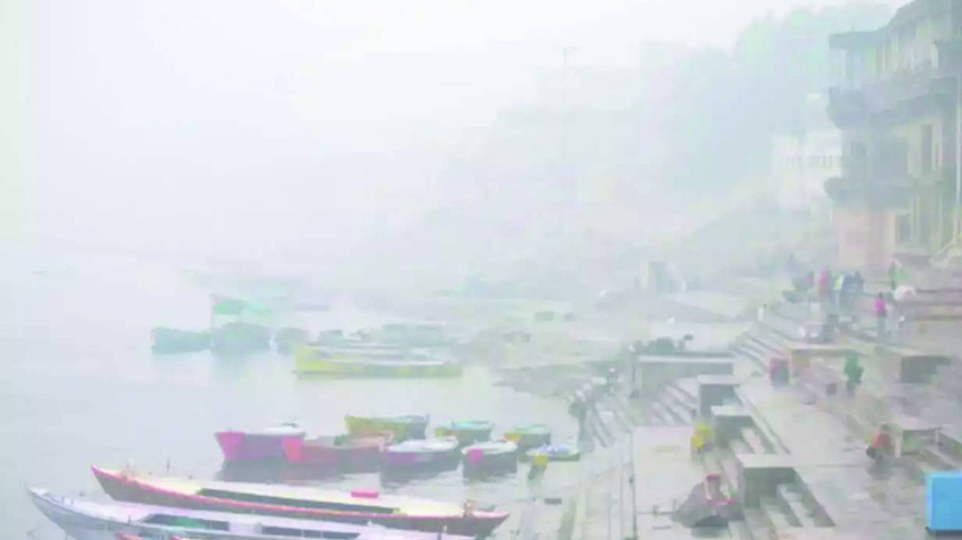 काशी में कोल्ड वेव से ठिठुरे लोग