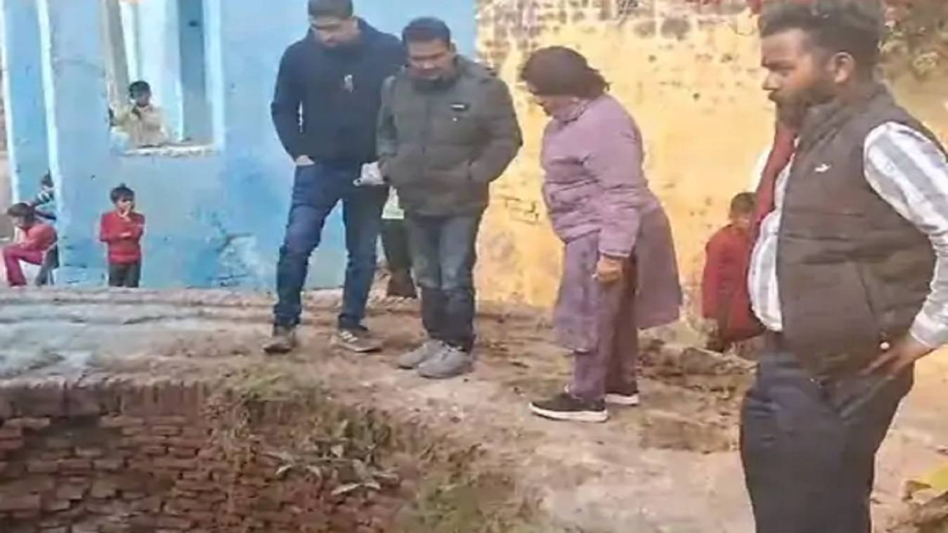 संभल के 500 साल पुराने सौंधन किले पर पहुंची ASI की टीम, ग्रामीणों को अवैध कब्जे हटाने के दिए निर्देश 