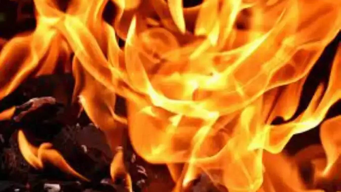 जैतपुरा में शॉर्ट सर्किट से लगी आग, मची अफरातफरी