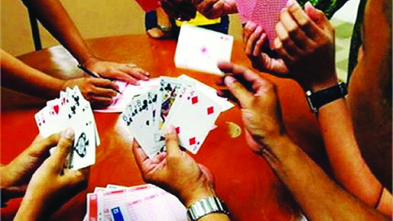 जुए के जाल में फंसे बनारसी युवा