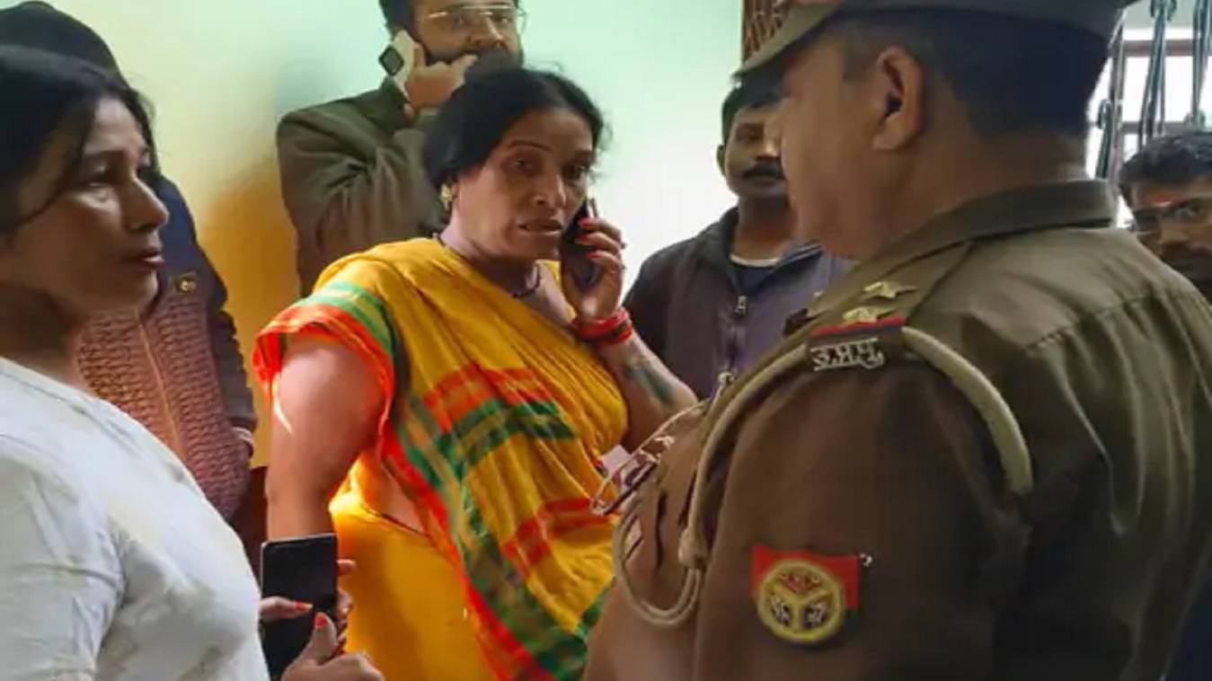 वाराणसी में पारिवारिक विवाद के बाद युवक ने फांसी लगा कर दी जान, परिजनों में मचा कोहराम 