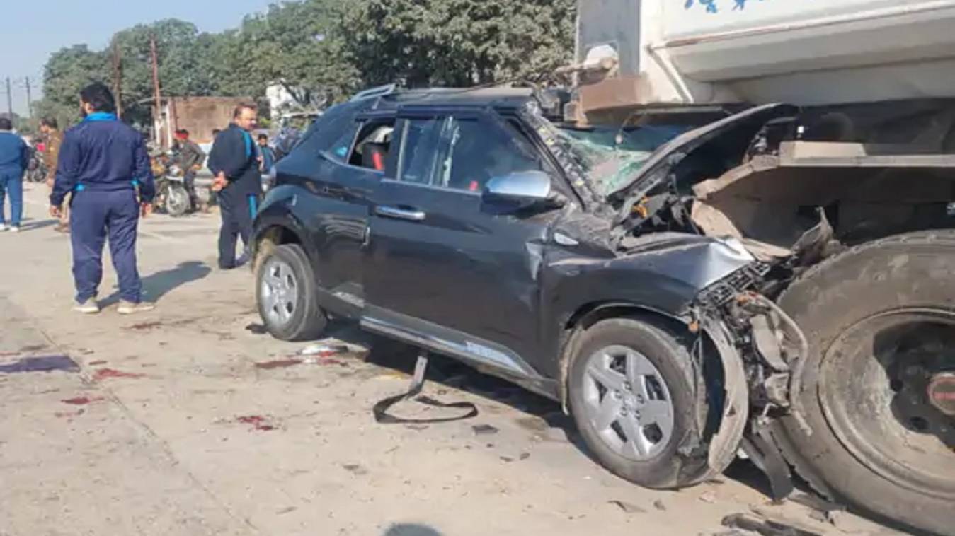 वाराणसी-प्रयागराज हाईवे पर हादसे में सैनिक समेत दो की मौत, तीन महिलाओं की हालत गंभीर