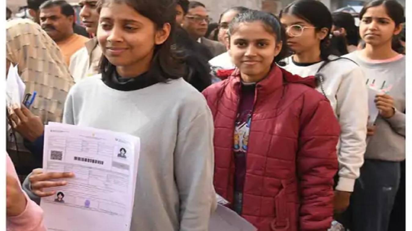 वाराणसी में आज हुई जेईई मेन की परीक्षा, महाकुंभ को देखते हुए प्रयागराज के सेन्टर हुए हैं शिफ्ट