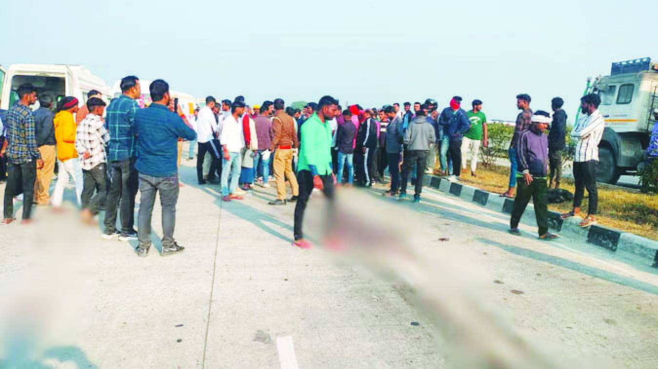 महाकुंभ से लौट रहे छह श्रद्धालुओं की सड़क हादसे में मौत