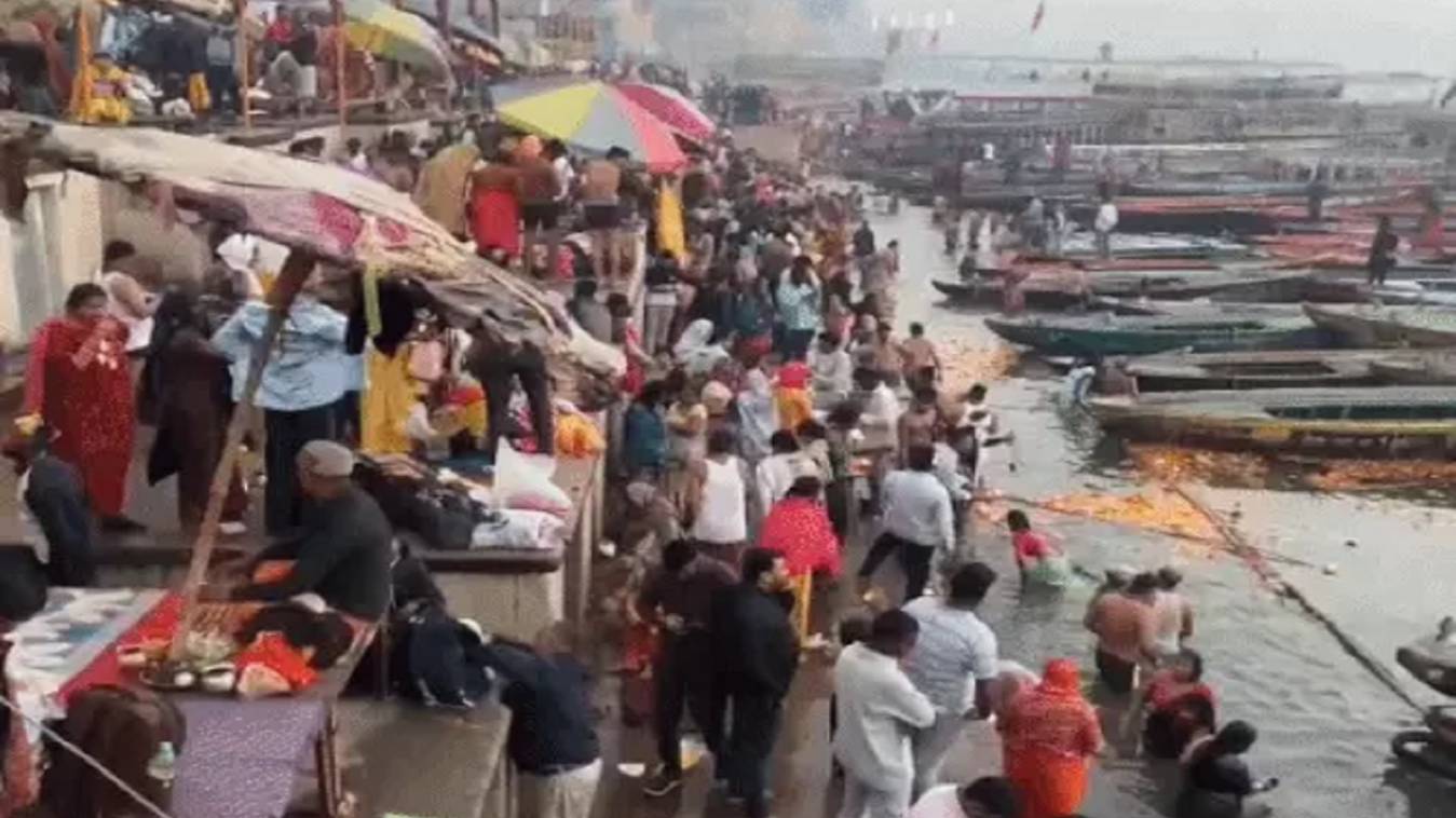 काशी में वसंत पंचमी पर लाखों श्रद्धालुओं ने किया गंगा स्नान, 84 घाटों पर प्रशासन अलर्ट