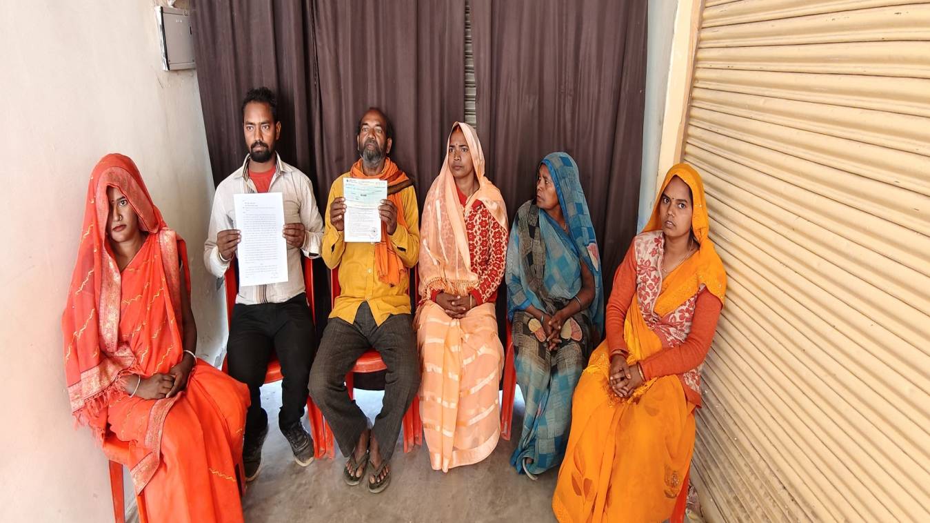 दबंग भूमाफियाओं ने पांच बिस्सा जमीन एग्रीमेंट कराने के नाम पर फर्जी चेक देकर करा लिया दान