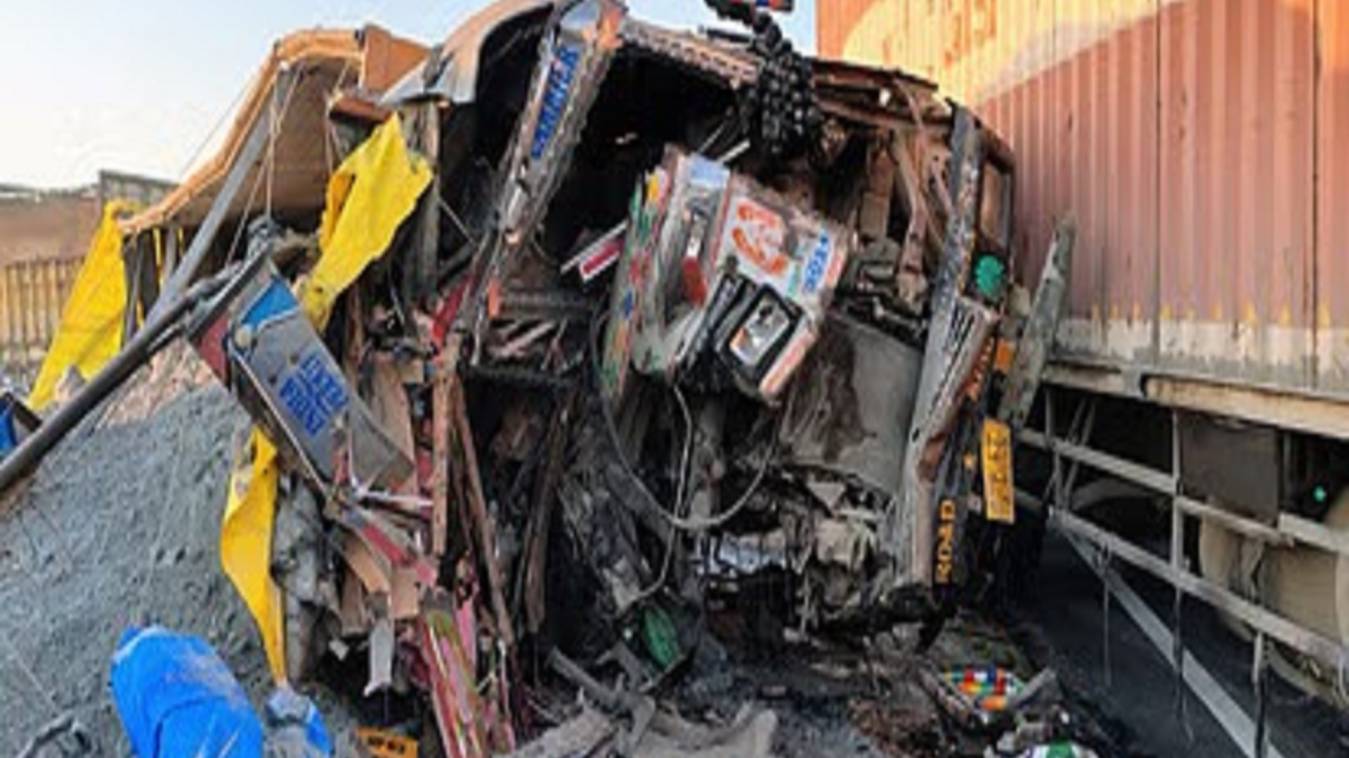 वाराणसी के रिंग रोड पर भयानक हादसा, ड्राइवर की मौत