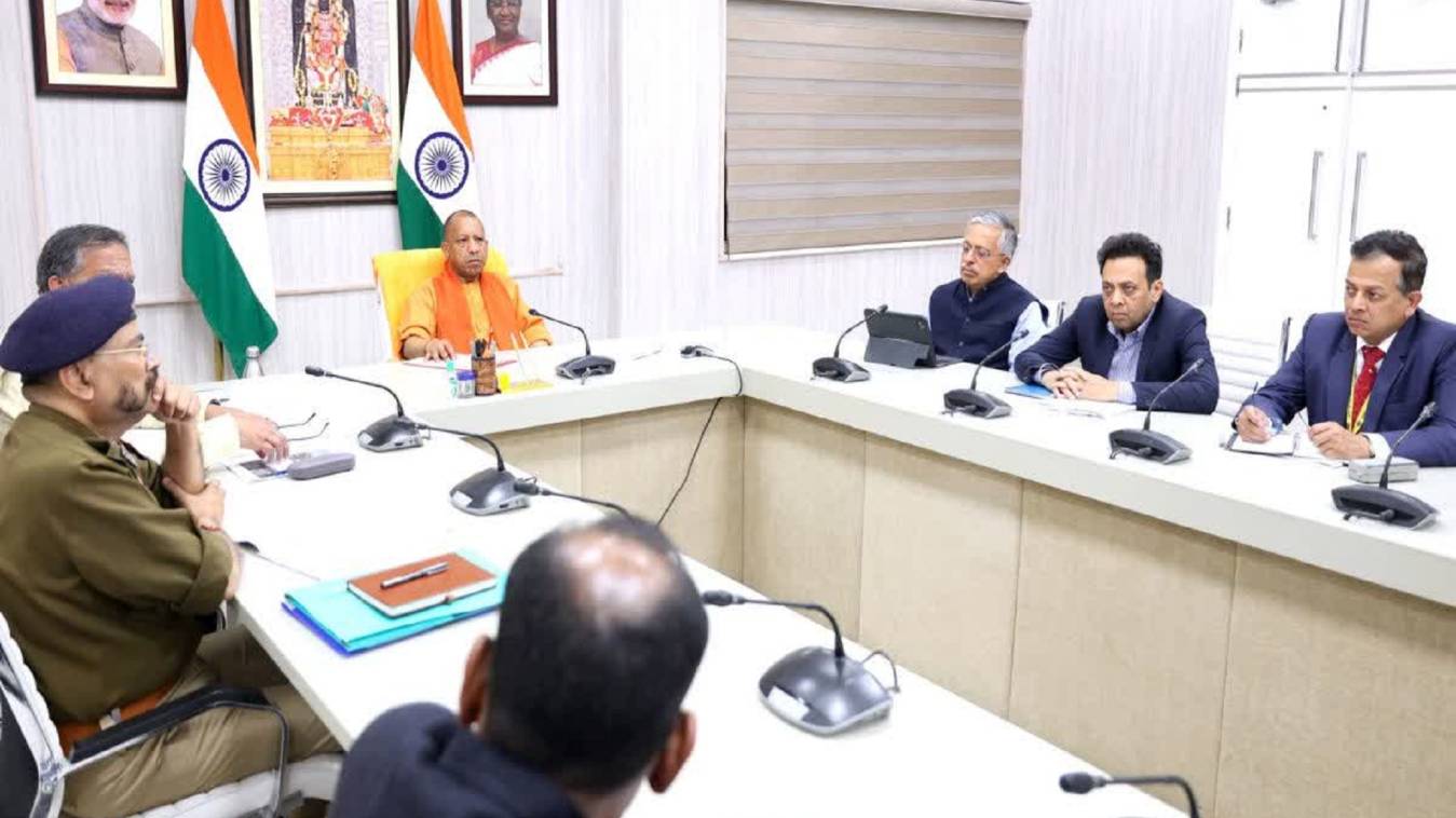 महाकुंभ के चलते लग रहे जाम से निपटने को लेकर सीएम योगी ने अफसरों को दिए सख्त निर्देश, स्वयं सड़क पर उतरें अधिकारी