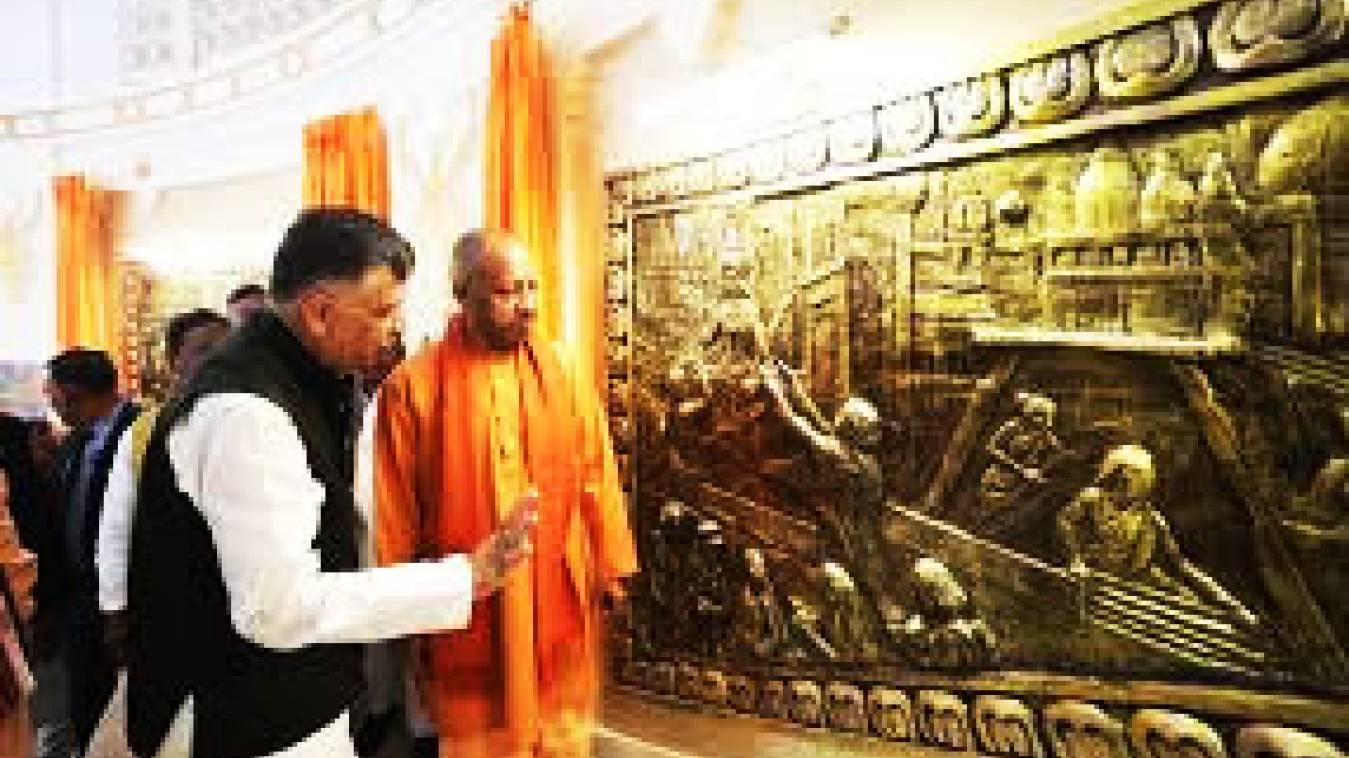 सीएम योगी ने यूपी विधानसभा के मुख्य द्वार का किया उद्घाटन