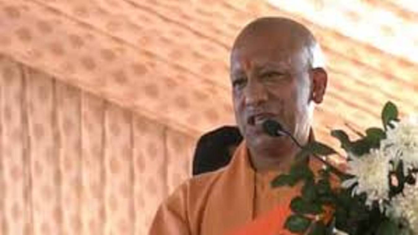 महाकुंभ के सफाई कर्मियों लिए योगी का बड़ा एलान, 10 हजार का बोनस 16000 माह न्यूनतम वेतन और मुफ्त इलाज की घोषणा